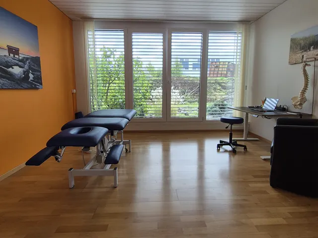 Behandlungsraum von Physio Orange im Lysspark Fitness in Lyss