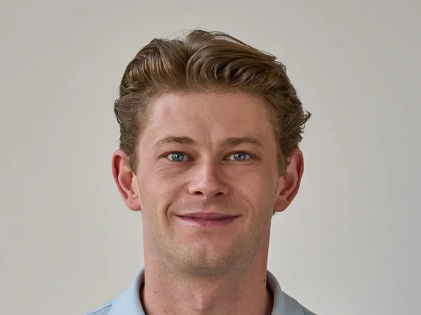 Porträt von Nick de Jong, Physiotherapeut bei Physio Orange